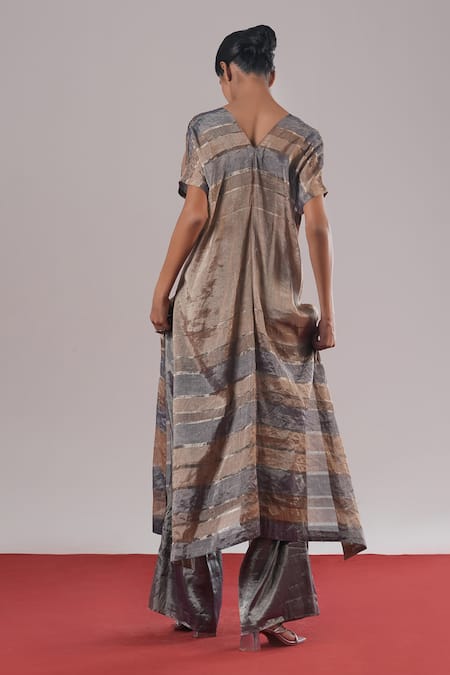 Urvashi Kaur Zen Striped Pattern Asymmetric Kurta 