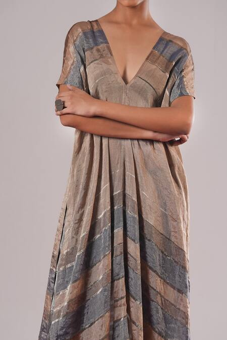 Buy_Urvashi Kaur_Blue Tissue, Silk V-neck Zen Striped Pattern Asymmetric Kurta _Online_at_Aza_Fashions