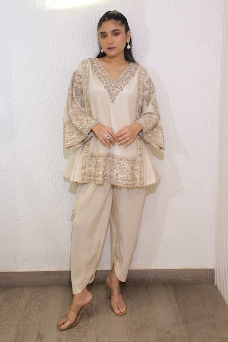 Label Deepshika Agarwal Hand Embroidered Kurta & Dhoti Pant Set 