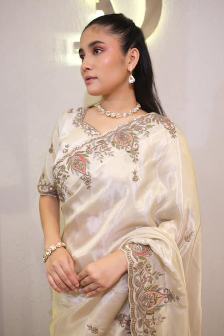 Label Deepshika Agarwal_Ivory Tissue Embroidery Sweetheart Neck Hand Saree With Blouse _Online_at_Aza_Fashions