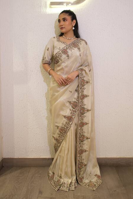 Label Deepshika Agarwal_Ivory Tissue Embroidery Sweetheart Neck Hand Saree With Blouse _at_Aza_Fashions