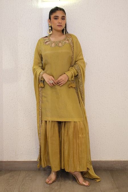 Label Deepshika Agarwal Hand Embroidered Kurta Palazzo Set 