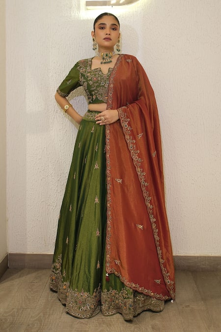 Label Deepshika Agarwal Hand Embroidered Lehenga Blouse Set 