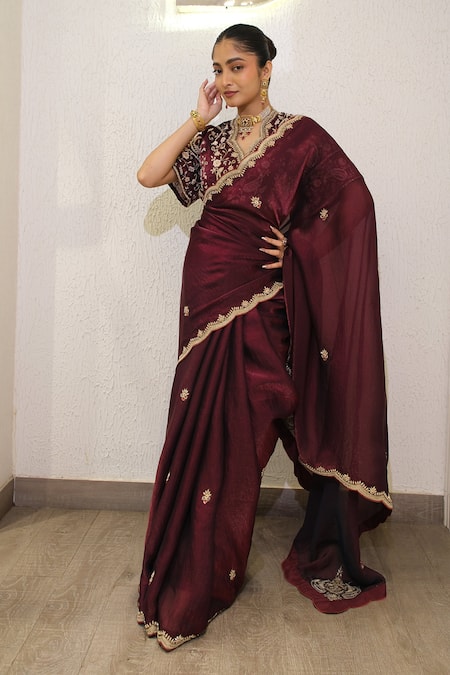 Label Deepshika Agarwal Floral Embroidered Saree With Blouse 