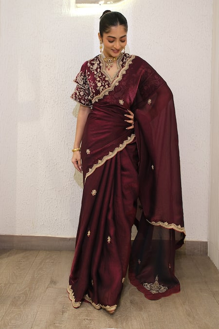 Label Deepshika Agarwal Floral Embroidered Saree With Blouse 