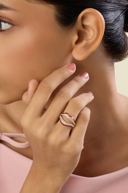 Isharya Obscura Lip Ring 