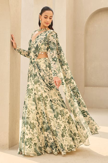 Buy_Diyarajvvir_Ivory Georgette Embroidery Sweetheart Floral Print Pre-draped Saree With Blouse _Online_at_Aza_Fashions