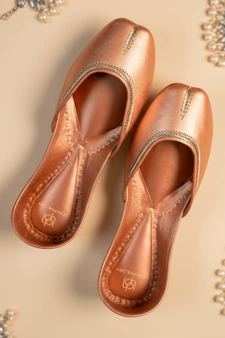 Loryphilory Adaa Minimal Gold Leaf Motif Jutti 