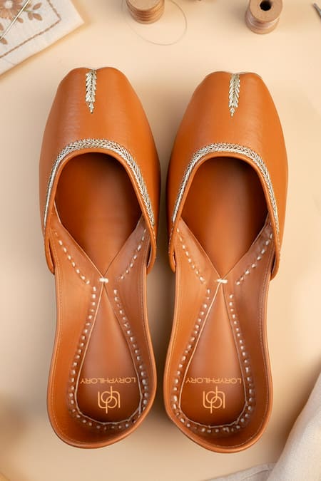 Loryphilory Noorani Plain Jutti with Fine Stitching Details 