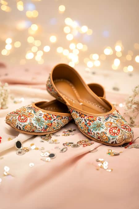 Loryphilory Floral Butterfly Embroidered Jutti 