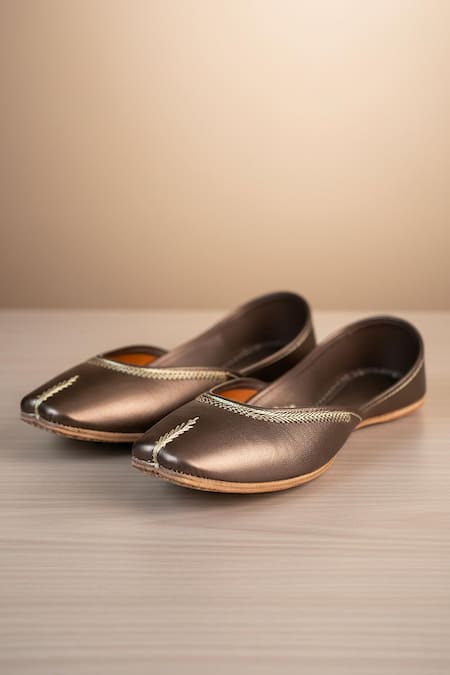 Loryphilory Handcrafted Gold Leaf Motif Jutti 