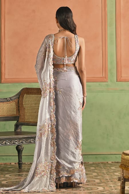 Lashkaraa Embroidered Saree With Blouse 