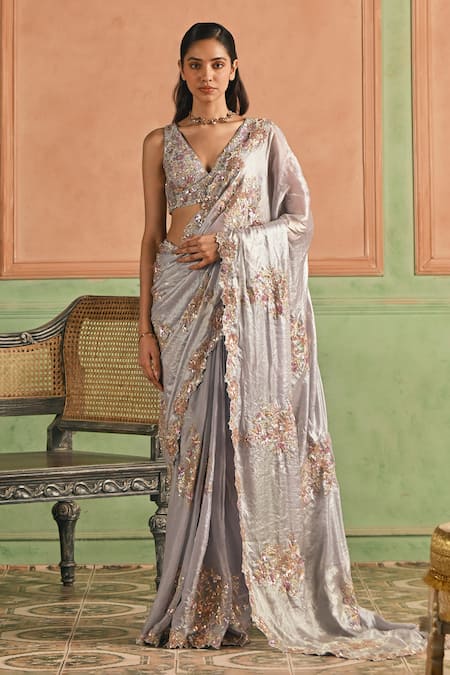 Lashkaraa Embroidered Saree With Blouse 