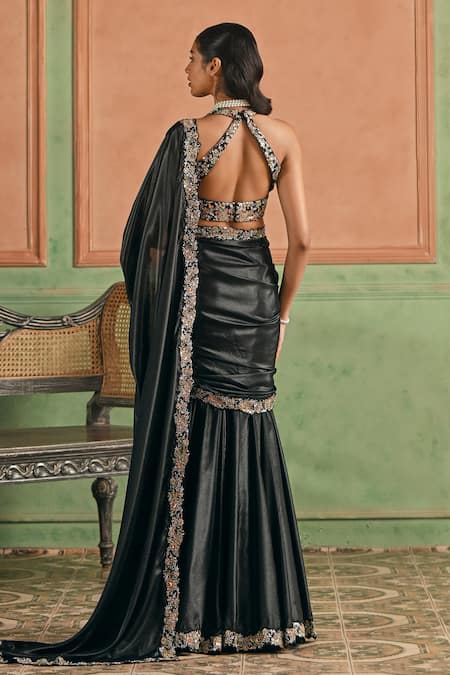 Lashkaraa Embroidered Border Pre-Draped Saree With Blouse 