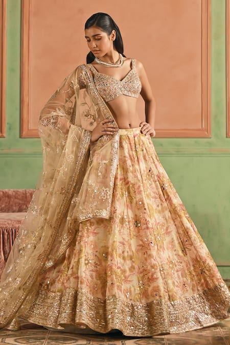 Lashkaraa_Cream Net, Shantoon Zari, Sequins, Embroidery Floral Pattern Lehenga Set _at_Aza_Fashions