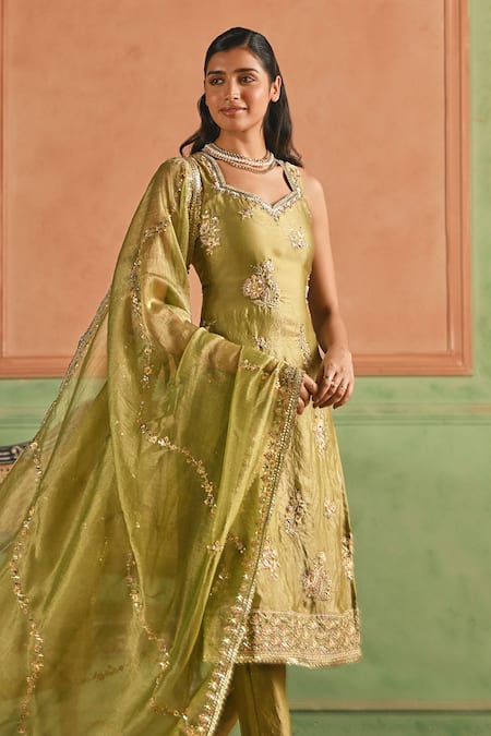 Buy_Lashkaraa_Green Satin, Crepe, Tissue Embroidery, Zari, Lace V-neck Butti Kurta Set _Online_at_Aza_Fashions