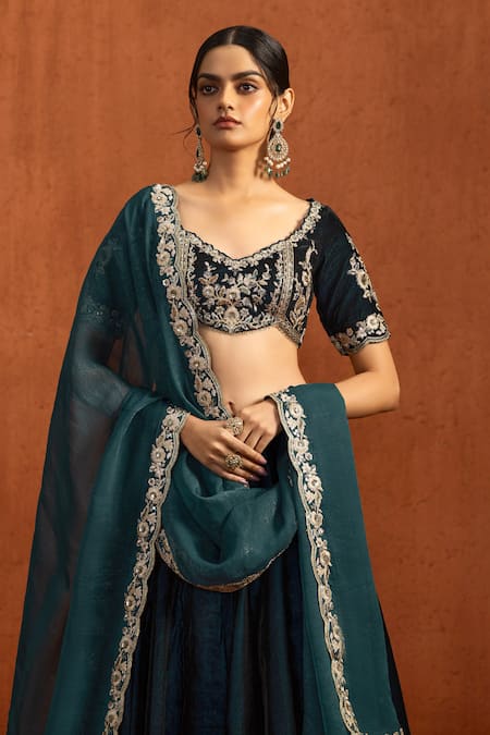 Buy_Lashkaraa_Green Velvet Zari, Sequins, Embroidery Sweetheart Neck Floral Lehenga Set _Online_at_Aza_Fashions