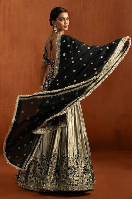 Buy_Lashkaraa_Green Lampi Embroidery, Sequins, Metallic Thread, Zari V-neck Kurta Lehenga Set _Online_at_Aza_Fashions