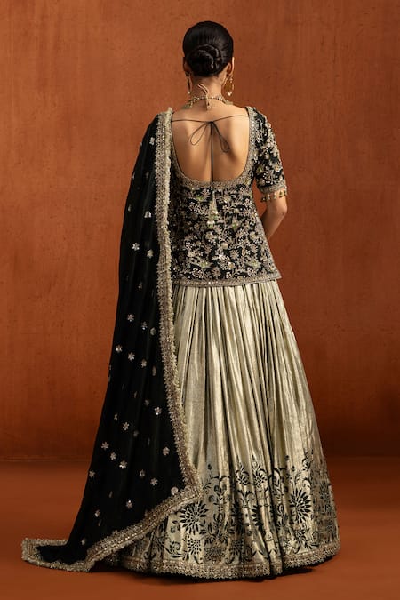 Lashkaraa Embroidered Kurta Lehenga Set 