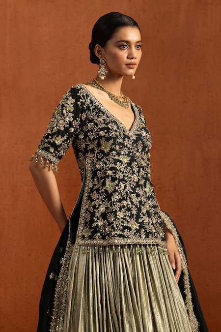Shop_Lashkaraa_Green Lampi Embroidery, Sequins, Metallic Thread, Zari V-neck Kurta Lehenga Set _Online_at_Aza_Fashions
