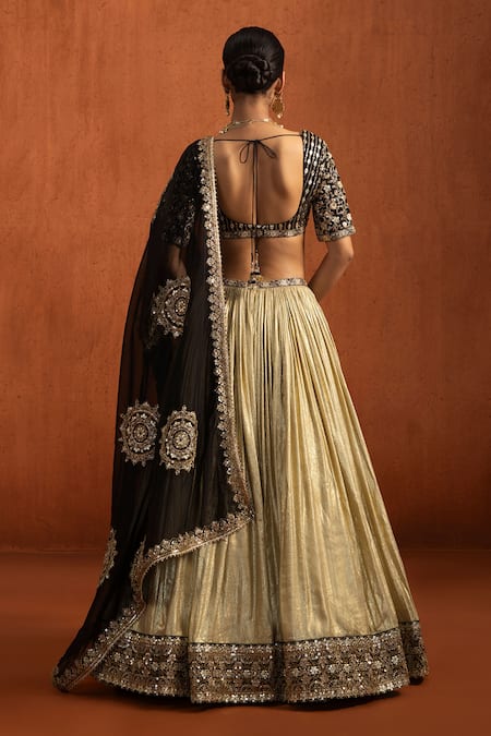 Lashkaraa Embroidered Lehenga Blouse Set 