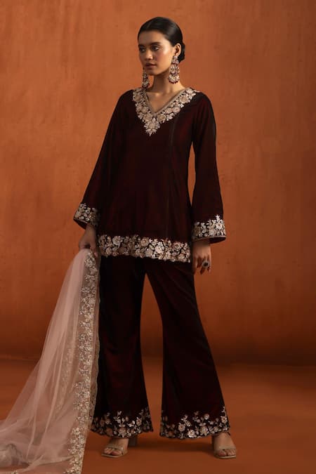 Lashkaraa Velvet Embroidered Kurta Pant Set 