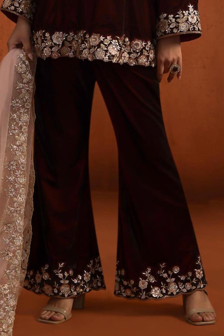 Buy_Lashkaraa_Maroon Velvet Embroidery, Zari, Metallic Thread, Sequins V-neck Kurta Pant Set _Online_at_Aza_Fashions