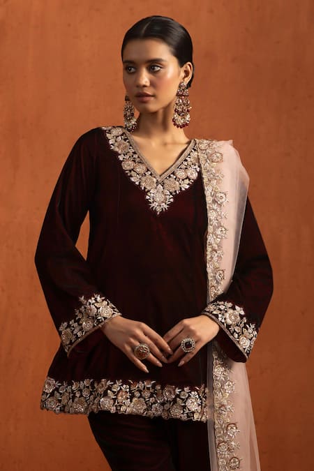 Lashkaraa_Maroon Velvet Embroidery, Zari, Metallic Thread, Sequins V-neck Kurta Pant Set _at_Aza_Fashions