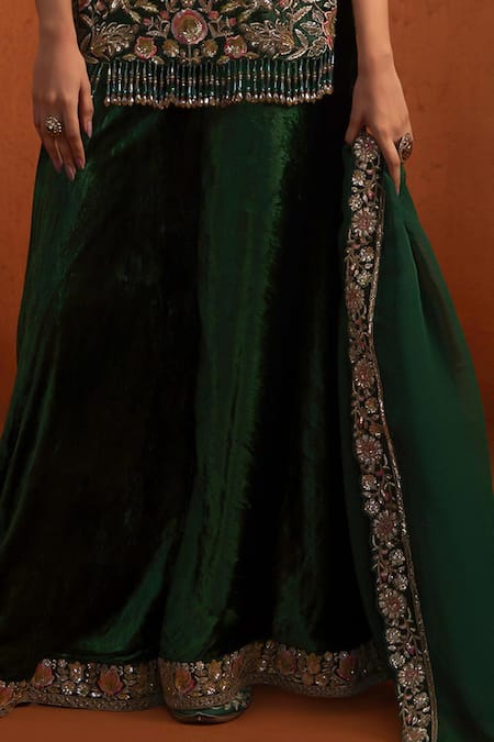 Buy_Lashkaraa_Green Velvet Embroidery, Sequins, Beads Round Neck, Floral Kurta Sharara Set _Online_at_Aza_Fashions