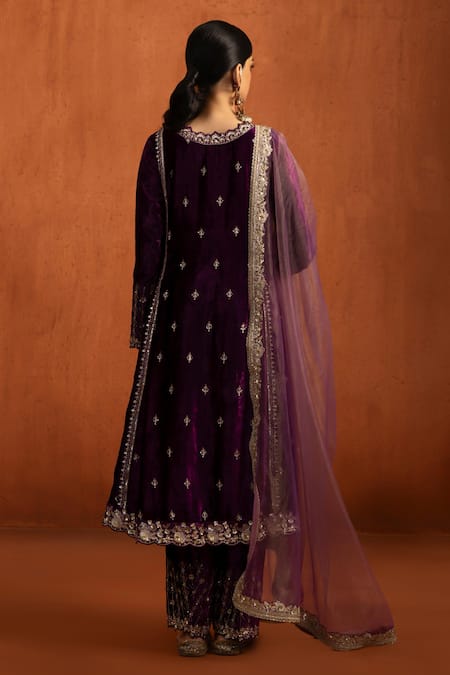 Lashkaraa Velvet Embroidered Kurta Pant Set 