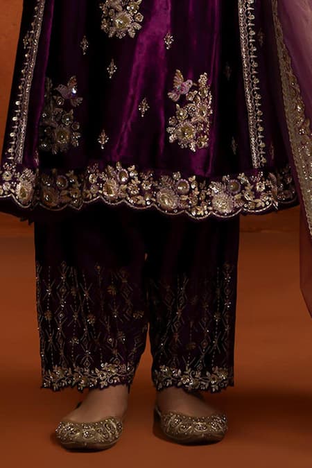Buy_Lashkaraa_Purple Velvet Embroidery, Zari V-neck Kurta Pant Set _Online_at_Aza_Fashions