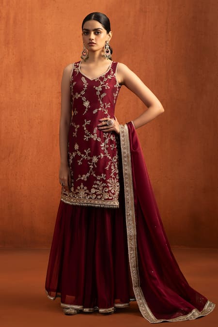 Lashkaraa Embroidered Sleeveless Kurta Gharara Set 