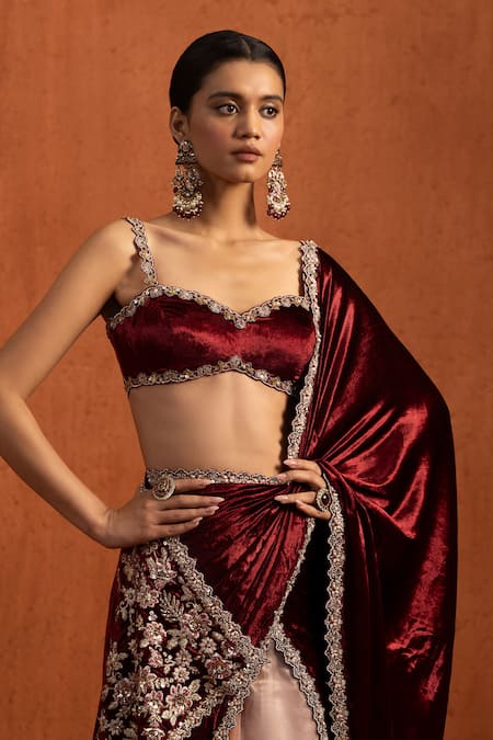 Buy_Lashkaraa_Red Viscose, Velvet Sequins, Beads, Embroidery, Pre-draped Saree And Blouse Set 