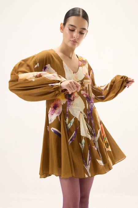 Buy_Kharakapas_Brown Muslin V-neck Grain Floral Print Dress 