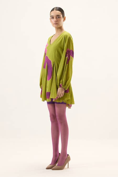 Kharakapas Green Muslin V-neck Zest Floral Print Dress Online at Aza Fashions Kharakapas_Green Muslin V-neck Zest Floral Print Dress _Online_at_Aza_Fashions