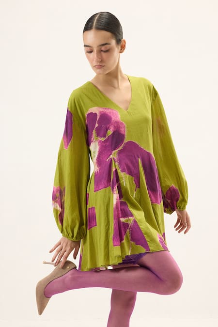 Shop Kharakapas Green Muslin V-neck Zest Floral Print Dress Shop_Kharakapas_Green Muslin V-neck Zest Floral Print Dress