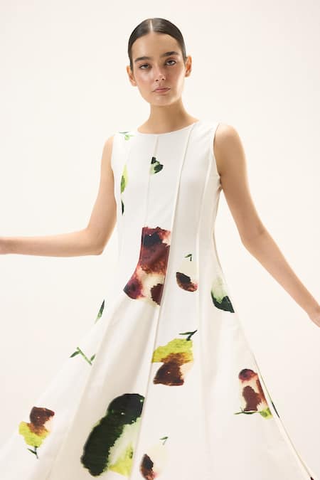 Kharakapas_White Oxford Round Neck Printed Dress _at_Aza_Fashions