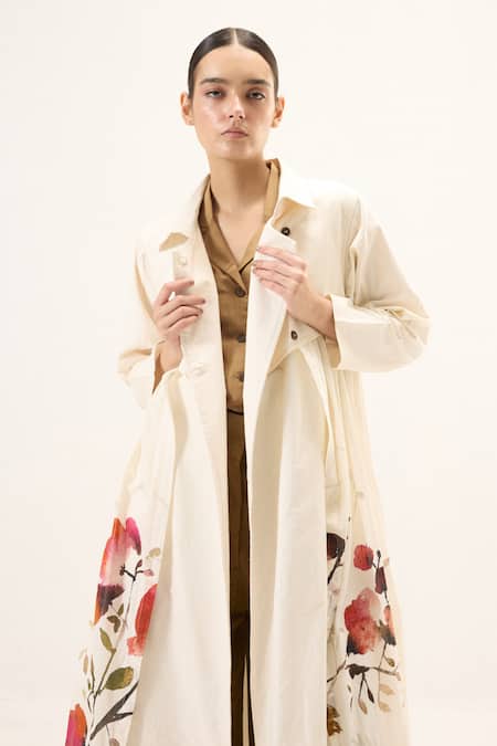 Kharakapas_Ivory Oxford, Muslin Maison Trench Coat _at_Aza_Fashions