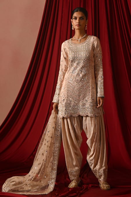 Buy_Lashkaraa_Peach Silk, Net Beads, Sequins, Zari, Embroidery Square Neck Punjabi Kurta Set _Online_at_Aza_Fashions