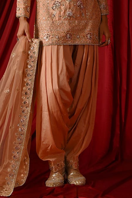 Lashkaraa_Peach Silk Embroidery, Sequins, Zari V-neck Floral Punjabi Kurta Suit Set _Online_at_Aza_Fashions