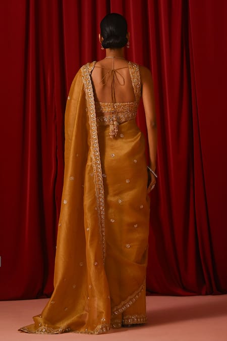 Lashkaraa Bordered Saree With Embroidered Blouse 