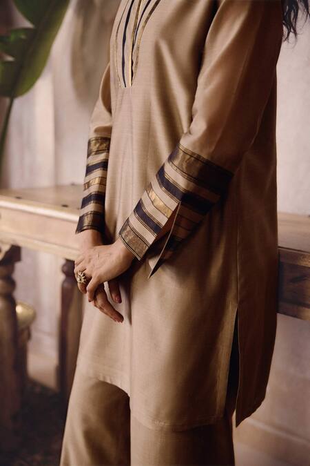 Grassroot By Anita Dongre_Gold Cotton, Silk Split V-neck Glyn Handwoven Maheshwari Kurta And Pant Set _at_Aza_Fashions