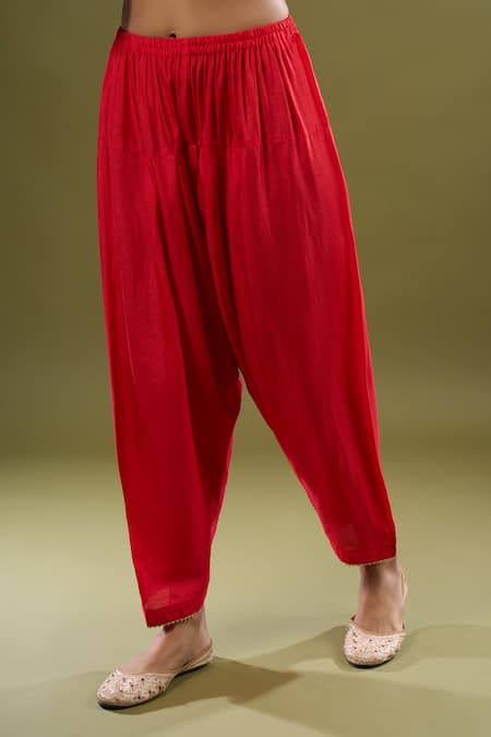 Sheetal Batra_Red Embroidery, Zari V-neck Gathered Kurta Set _Online_at_Aza_Fashions