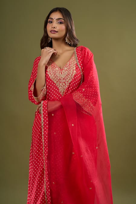 Sheetal Batra_Red Embroidery, Zari V-neck Gathered Kurta Set _at_Aza_Fashions