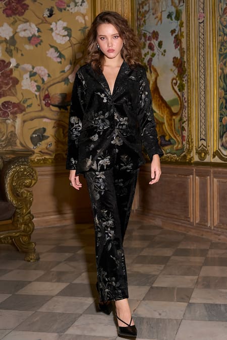 Dash And Dot Floral Pattern Blazer With Pant 