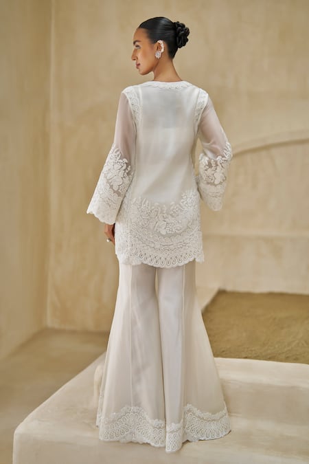 Pankaj & Nidhi Aetermis In Blooming Embroidered Kurta Set 