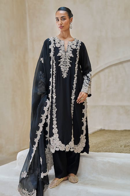 Pankaj & Nidhi Mystery Of Elegance Embroidered Kurta Set 