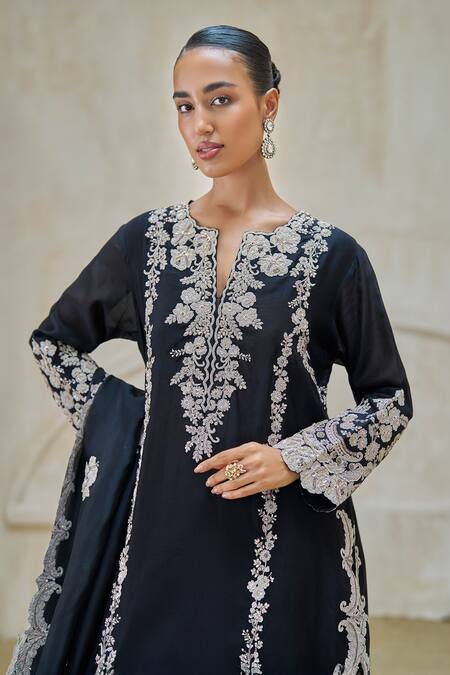 Pankaj & Nidhi_Black Chanderi Silk Embroidery Split V-neck Mystery Of Elegance Kurta Set _Online_at_Aza_Fashions