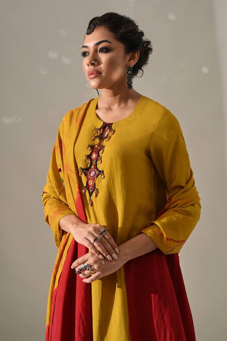 Buy_Medha_Yellow Silk, Tissue Embroidery, Beads, Mirrors Round Tie Dyed Tunic Pant Set _Online_at_Aza_Fashions