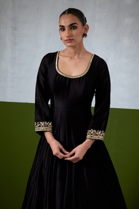 Ikshita Choudhary_Black Chanderi, Organza Embroidery, Zari, Metallic Hand Anarkali With Dupatta _Online_at_Aza_Fashions